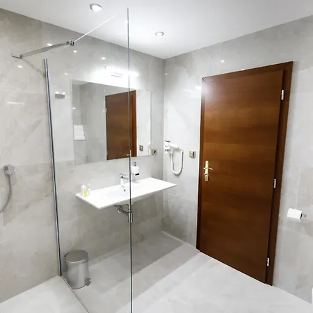 Hotell King's - Casino And