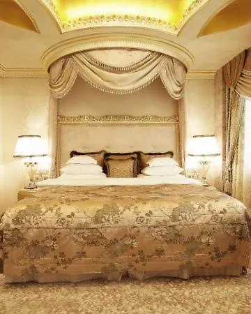 Hotell King's - Casino And